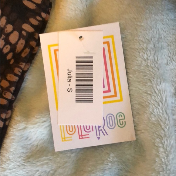 Small Lularoe Julia - Picture 2 of 4